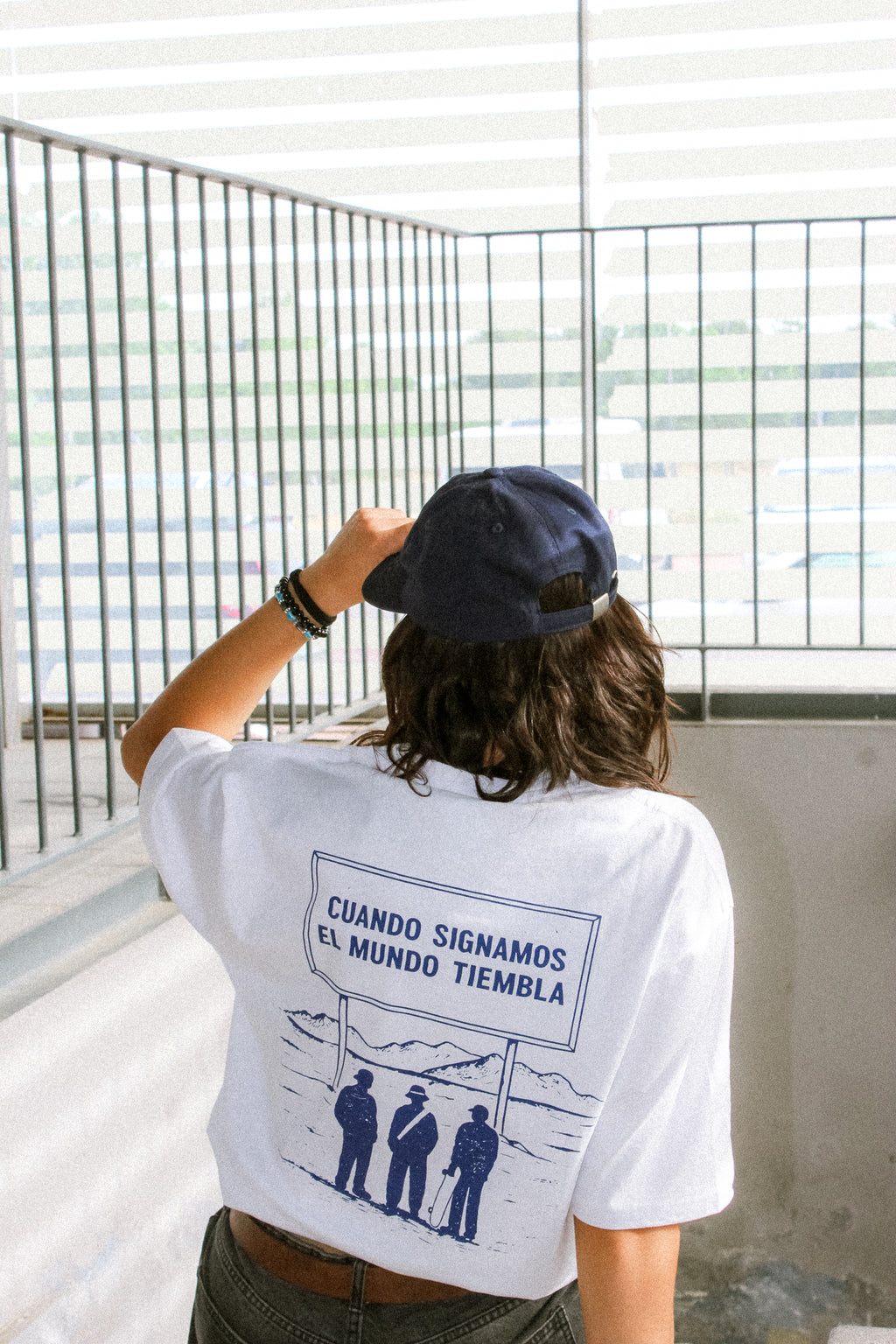 Camiseta "Cuando signamos el mundo tiembla"